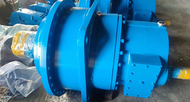 有哪些具體的措施可以應對潮濕/腐蝕環境對蝸輪蝸桿減速機的影響？